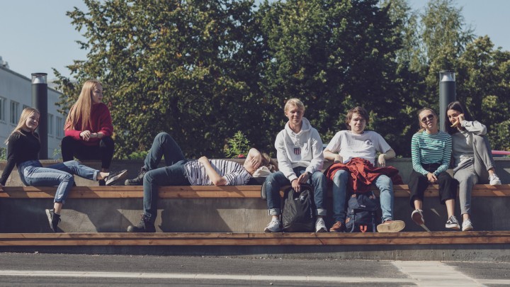 Kuvituskuva Gradian opiskelijoita