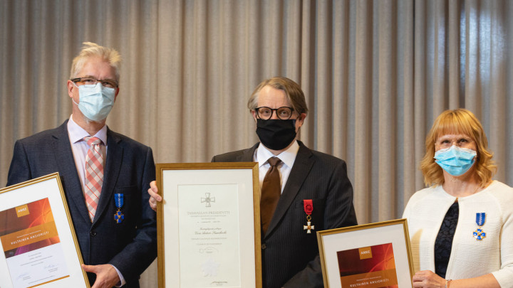 Vesa Saarikoski (kesk.) Pirjo Kauhanen (oik.) Petteri Järvinen (vas.)
