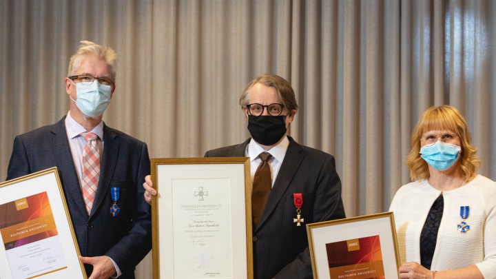 Vesa Saarikoski (kesk.) Pirjo Kauhanen (oik.) Petteri Järvinen (vas.)