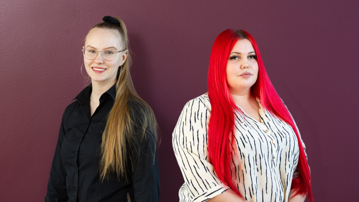 Gradian opiskelijat Niina Haka ja Pauliina Lehtonen.